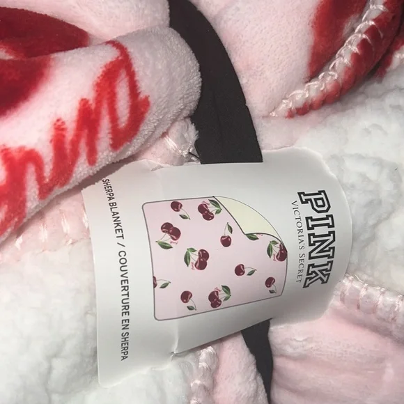 Pink vs cherrie Sherpa blanket - Picture 5 of 5